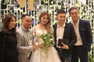 Trấn Thành, Cát Phượng và dàn sao Việt rạng rỡ đến dự đám cưới của diễn viên Vinh Râu